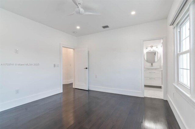 unfurnished room with dark hardwood / wood-style floors and ceiling fan