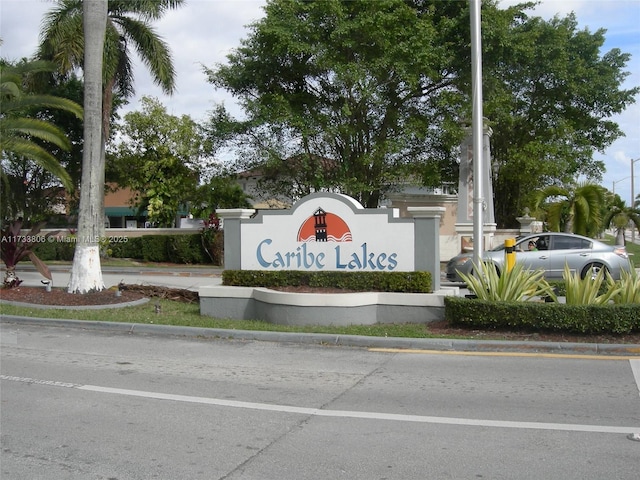 view of community / neighborhood sign