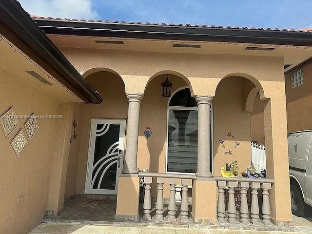 entrance to property featuring covered porch