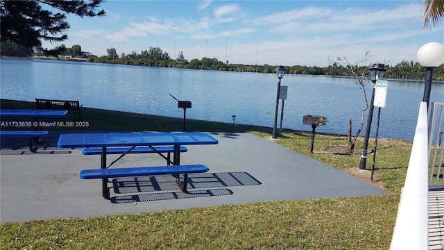 view of property's community featuring a water view