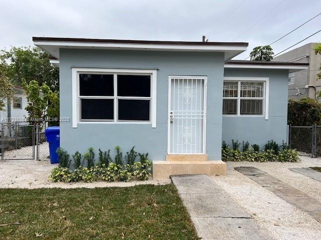 view of front of property with a front lawn