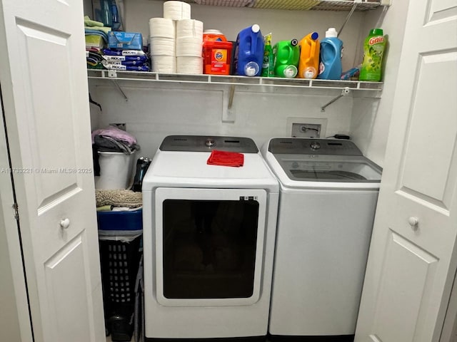 washroom with washing machine and clothes dryer