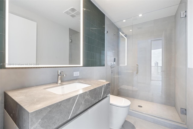 full bath featuring toilet, recessed lighting, visible vents, vanity, and a shower stall