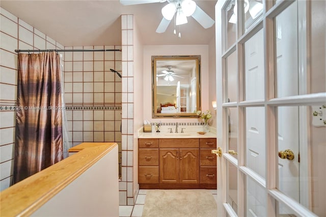 bathroom with vanity, curtained shower, and ceiling fan