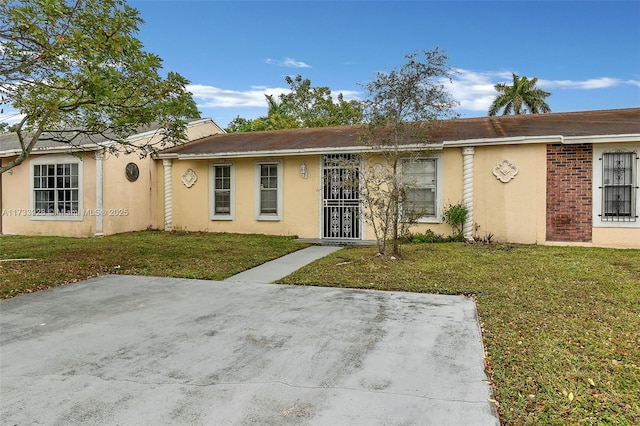 ranch-style house with a front yard