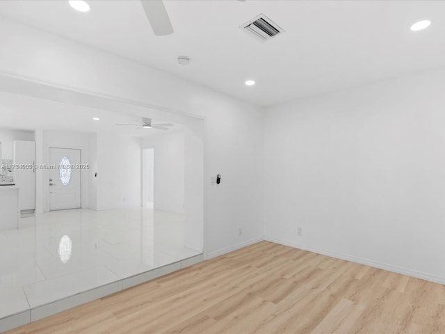 empty room featuring light hardwood / wood-style floors and ceiling fan