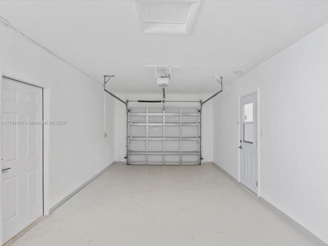 unfurnished room featuring light hardwood / wood-style floors and ceiling fan