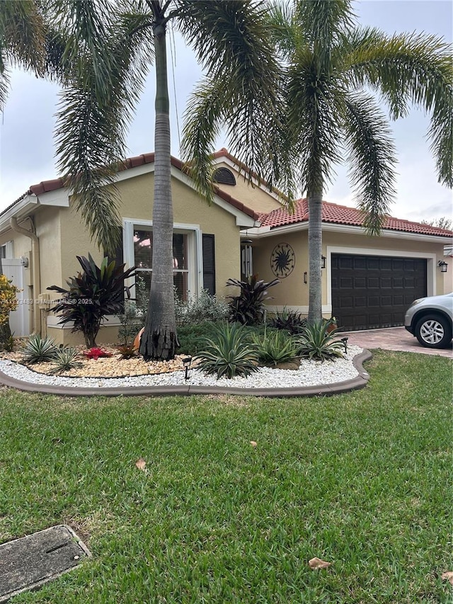 view of front facade featuring a garage and a front lawn