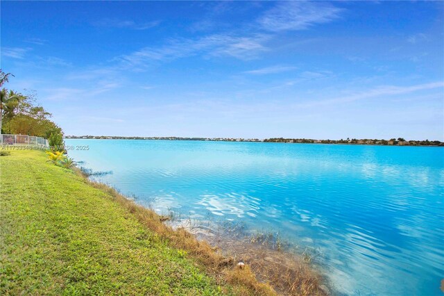 view of yard featuring a water view