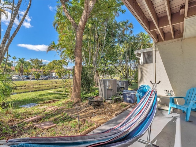 view of patio with an outdoor fire pit