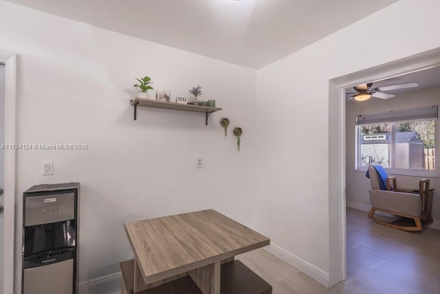 dining room with ceiling fan