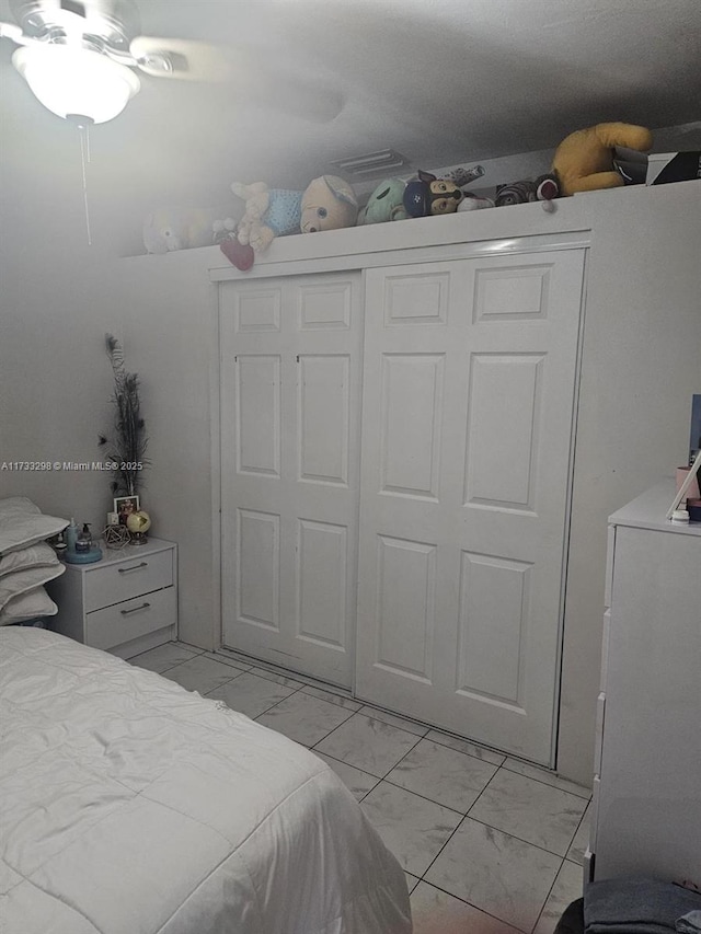 bedroom featuring ceiling fan and a closet