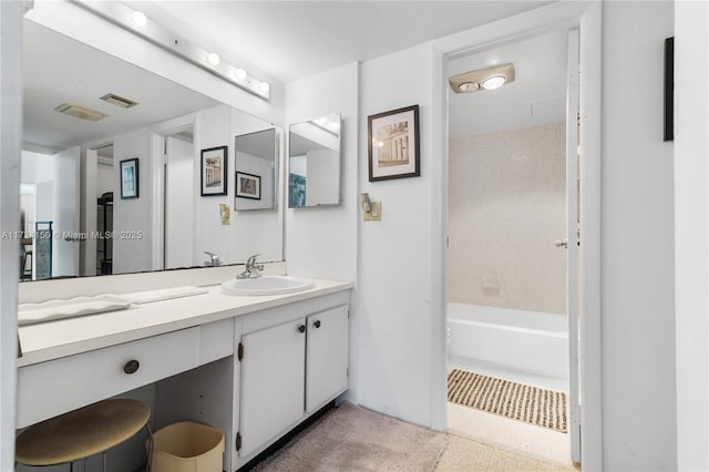 bathroom featuring vanity and tiled shower / bath