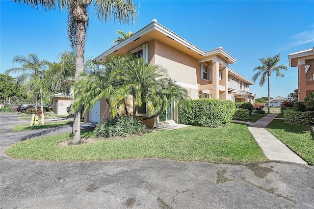 view of front of house featuring a front yard