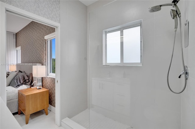 bathroom featuring a tile shower and a wealth of natural light