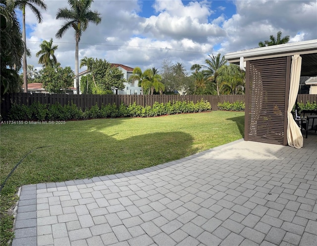 view of yard featuring a patio area