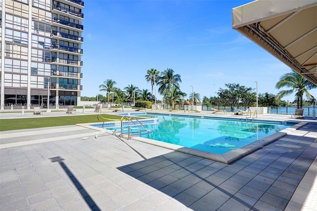 view of swimming pool featuring a patio