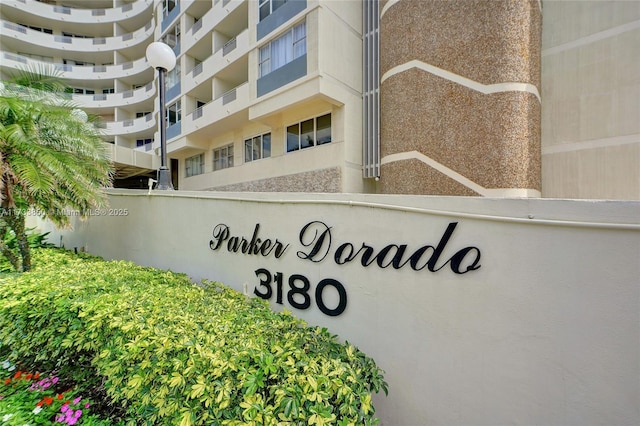 view of community / neighborhood sign