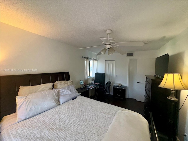 bedroom with a textured ceiling, a closet, and ceiling fan