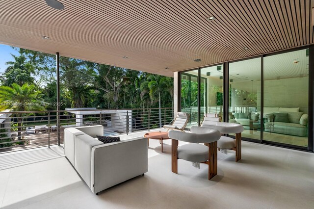 4040 Kiaora St, Miami, FL 33133 - patio / terrace with an outdoor hangout area