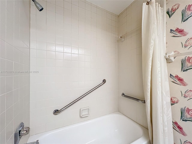 bathroom with shower / tub combo with curtain