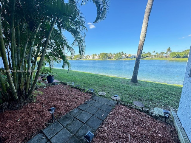 view of yard featuring a water view