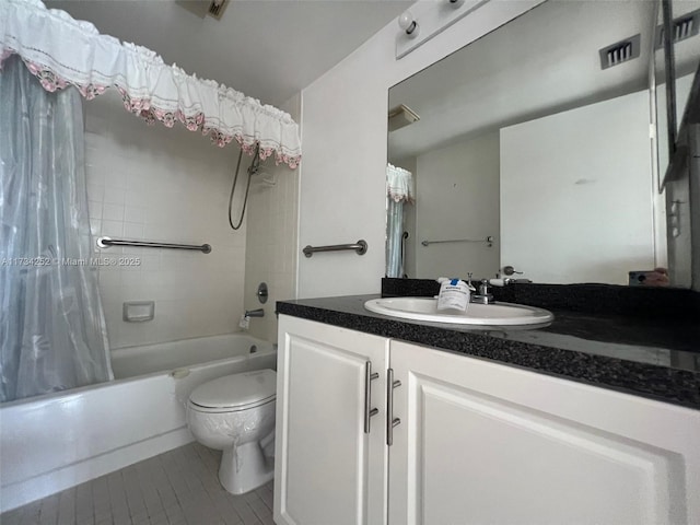 full bathroom with shower / tub combo with curtain, vanity, and toilet