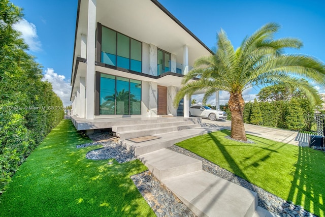 view of front of house with a front lawn