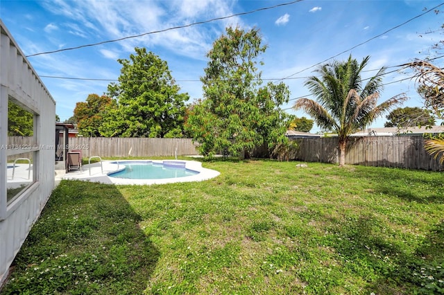 view of yard featuring a fenced in pool