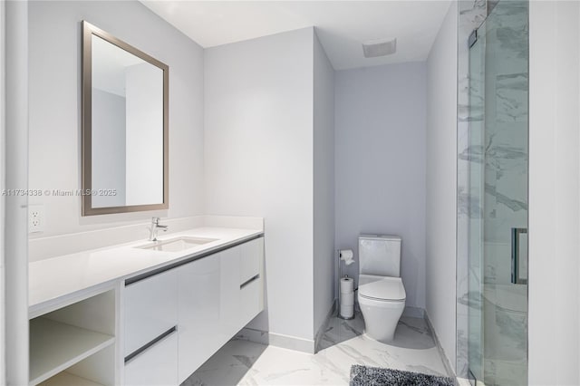 bathroom with a shower with door, vanity, and toilet