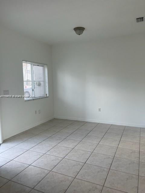 empty room featuring light tile patterned floors