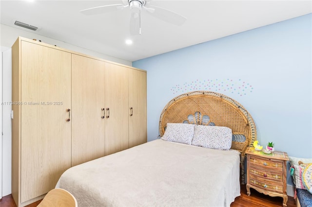 bedroom featuring ceiling fan