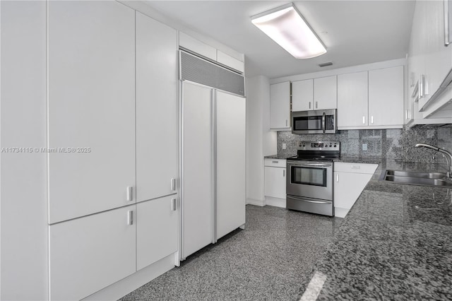 kitchen featuring tasteful backsplash, appliances with stainless steel finishes, sink, and white cabinets