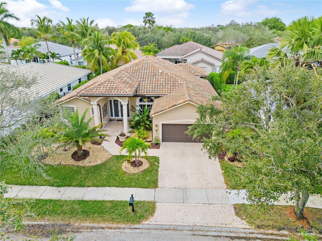 view of front of house featuring a garage and a front yard