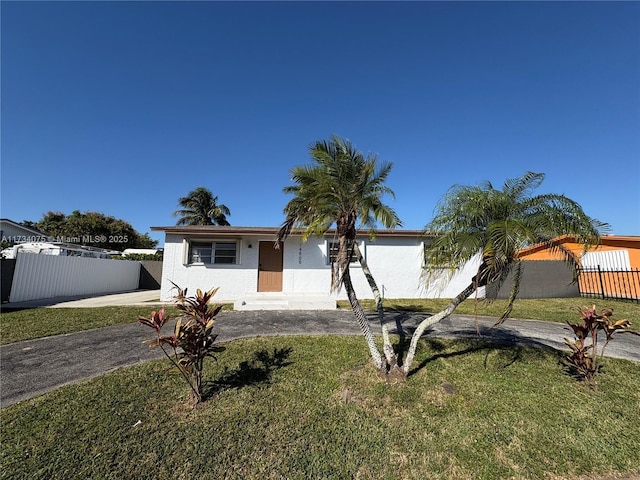 view of front of property with a front lawn