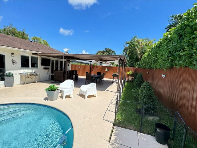 view of swimming pool featuring outdoor dining area, a fenced in pool, a fenced backyard, and a patio area