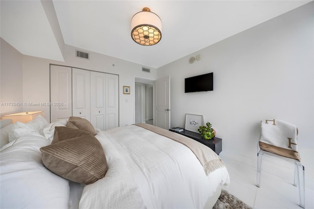 bedroom featuring a closet