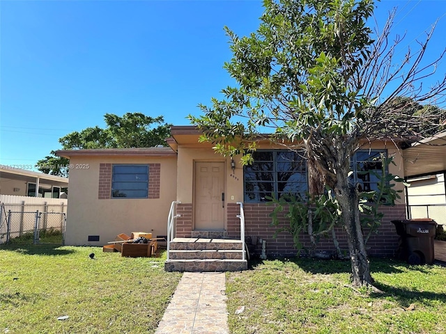 view of front of property with a front lawn