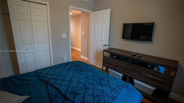 bedroom with a closet