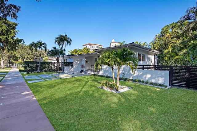 view of front of home featuring a front yard