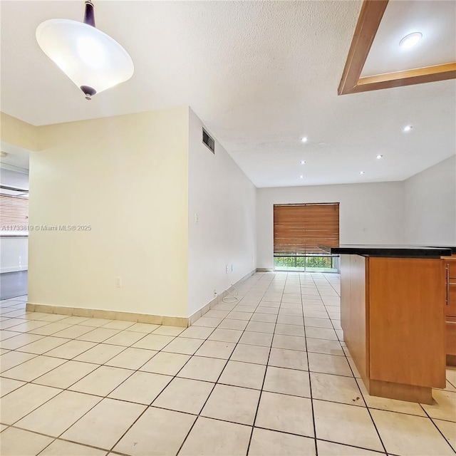 unfurnished room featuring light tile patterned flooring