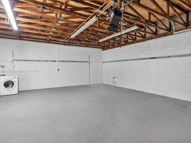 garage featuring washer / dryer