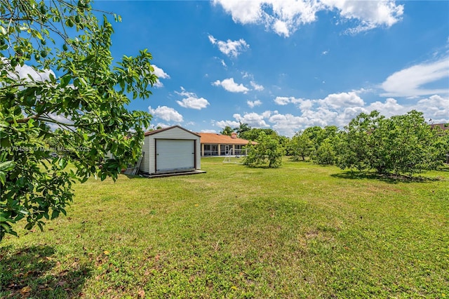 view of yard featuring a shed and an outdoor structure