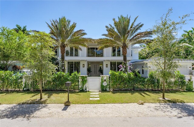 view of front facade with a front lawn