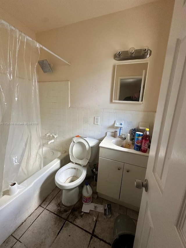 full bathroom featuring tile patterned floors, vanity, toilet, and shower / bath combo