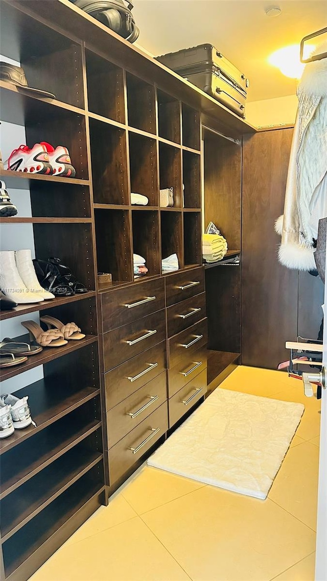 walk in closet featuring tile patterned floors