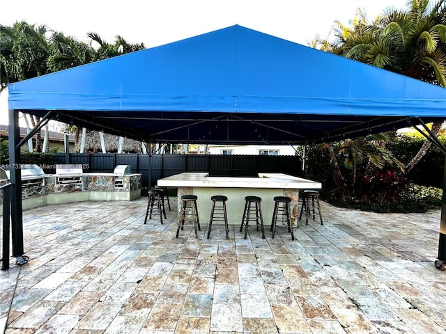 view of patio / terrace with an outdoor kitchen and grilling area