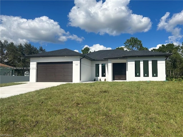 view of front of house featuring a garage and a front yard