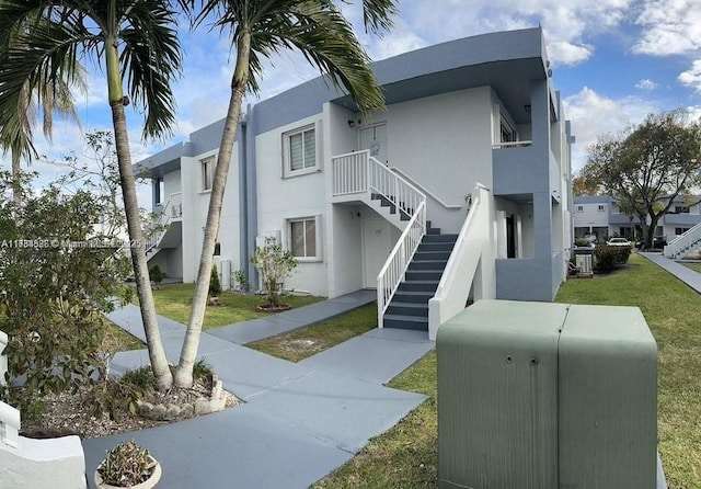 view of front of home with a front yard