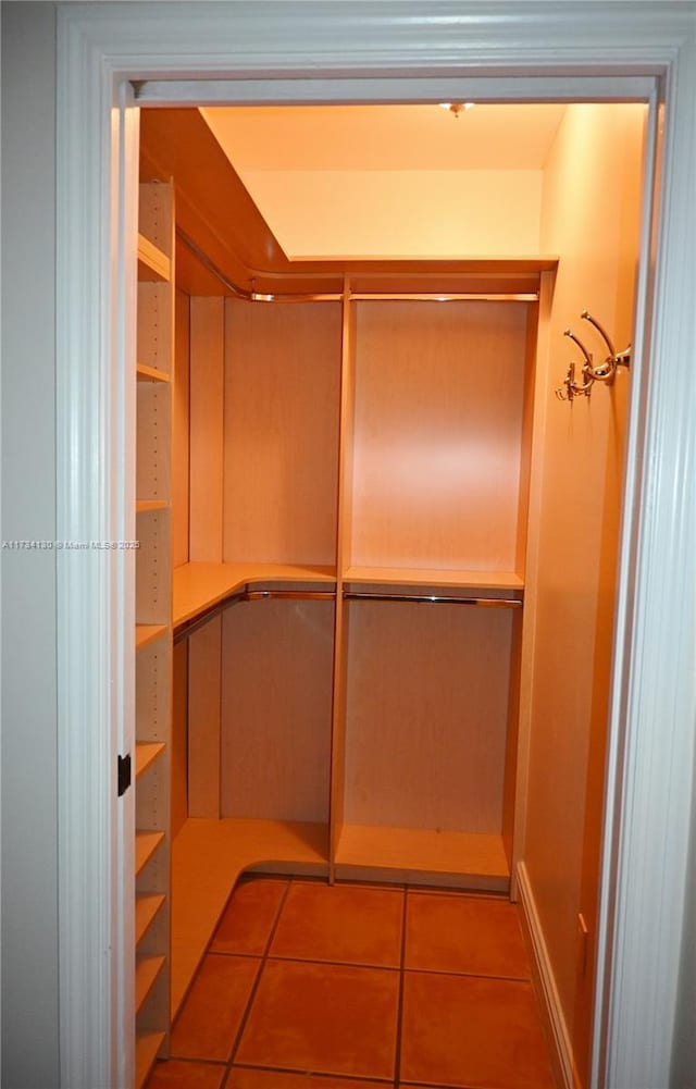 walk in closet with light tile patterned flooring